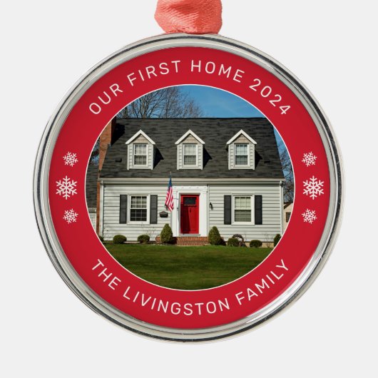 Unser erstes Zuhause Red Personalisiert Foto Ornament Aus Metall (Vorne)