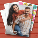 Unser großer Tag Foto Hochzeitsplaner Planer<br><div class="desc">Hochzeitsplaner mit Ihrem Lieblings-Foto vorne und hinten und personalisiert mit Ihren Details in schicken Schriften. Der Planer beinhaltet monatliche und wöchentliche Layouts,  12 Monate,  60 Seiten mit laminierten Soft Cover vorne und hinten.</div>