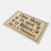 Unser Hund ist nicht ein Biter-Spaß Fußmatte (Schrägansicht)