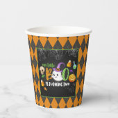 Unser kleiner Boo dreht zwei schwarze/orangefarben Pappbecher (Vorderseite)