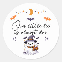 Unser kleiner Boo ist fast die richtige Babydusche Runder Aufkleber