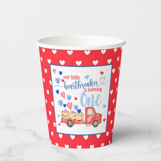 Unser kleiner Brustwarzer dreht einen Papiercup Pappbecher (Rückseite)