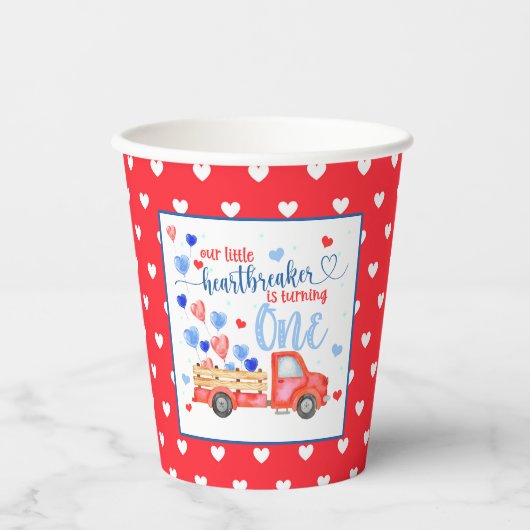 Unser kleiner Brustwarzer dreht einen Papiercup Pappbecher (Vorderseite)