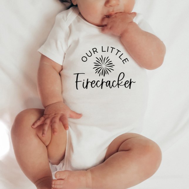 Unser kleiner Firecracker - 4. Juli Baby T - Shirt (Von Creator hochgeladen)