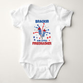 "Unser kleiner Firecracker" Personalisiert Baby Strampler (Vorderseite)