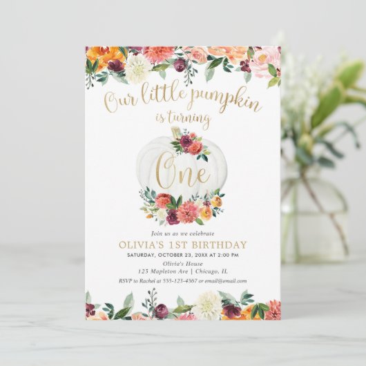 Unser kleiner Kürbis fällt blumenburgundes Gold Einladung (Stehend Vorderseite)