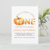 Unser kleiner Kürbis macht einen ersten Geburtstag Einladung (Stehend Vorderseite)