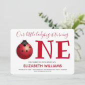 Unser kleiner Ladybug macht einen ersten Geburtsta Einladung (Stehend Vorderseite)