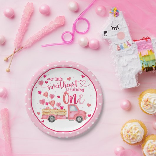 Unser kleiner Süße dreht ein Plättchen Pappteller (Party)