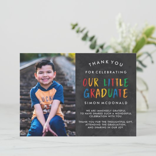 UNSER KLEINES ABBILD | CHALKBOARD ABSCHLUSS DANKESKARTE (Stehend Vorderseite)