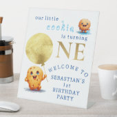 Unser kleines Cookie, das ein Foto zum 1. Geburtst Sockelschild (In Situ)