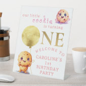 Unser kleines Cookie, das ein Foto zum 1. Geburtst Sockelschild (In Situ)