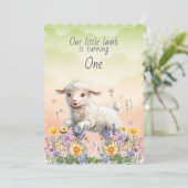 Unser kleines Lamm wird eins Baby-Geburtstag Einladung (Stehend Vorderseite)