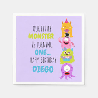 Unser kleines Monster dreht einen Napkins Serviette