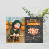 Unser kleines Pumpkin Fall Geburtstags-Foto Einladung (Stehend Vorderseite)