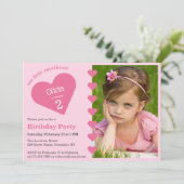 Unser kleines süßes, rosa Herz Foto Geburtstag Einladung (Stehend Vorderseite)