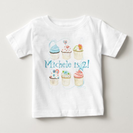 Unser "Lil Cupcake", Personalisiertes Baby T-Shirt (Vorderseite)