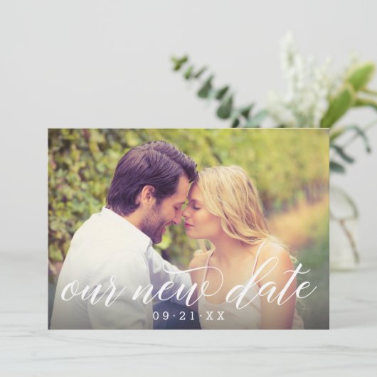 Unser neues Date Modernes kalligrafisches Hochzeit Save The Date (Stehend Vorderseite)