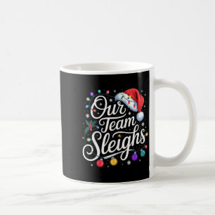 Unser Team räumt Weihnachtslichter Rote Santa-Mütz Kaffeetasse