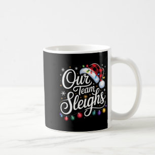 Unser Team räumt Weihnachtslichter Rote Santa-Mütz Kaffeetasse