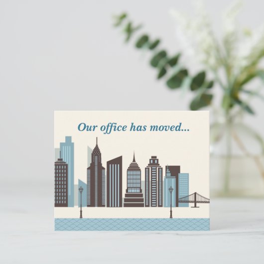 Unsere Büros haben die moderne Skyline der Stadt v Ankündigung (Stehend Vorderseite)