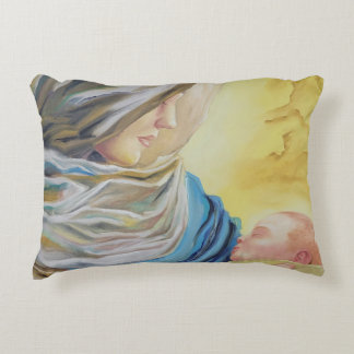 Unsere Dame des Schweigens hält das Baby Jesus Dekokissen