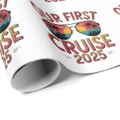 Unsere erste Kreuzfahrt 2025 Sommerreise Matching Geschenkpapier (Rolleneckpunkt)