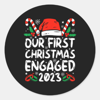 Unsere erste Weihnachtsfamilie Verlobt 2023 Runder Aufkleber