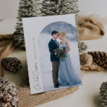 Unsere erste Weihnachtsfeier Hochzeitsankündigung Dankeskarte<br><div class="desc">Erstmals Weihnachten,  modernes Foto-Design mit Foto- und Bogendesign. Sie können Ihr eigenes Bild hochladen und bearbeiten. Text und Farben können personalisiert werden.</div>