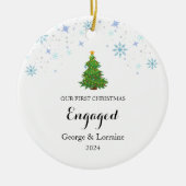 Unsere erste Weihnachtsschneeflocke Verlobt Keramik Ornament (Vorne)