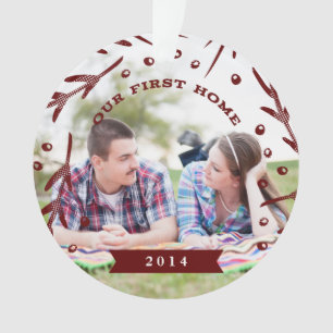 Unsere erste Zuhause-Feiertags-Verzierung Ornament