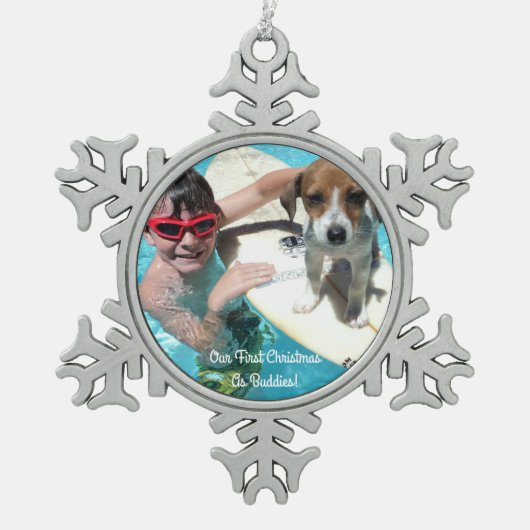 Unsere ersten Weihnachten als Buddies Weihnachtssc Schneeflocken Zinn-Ornament (Vorderseite)