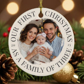 Unsere ersten Weihnachten als Familie von drei Keramik Ornament