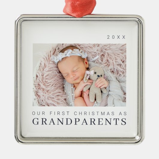 Unsere ersten Weihnachten als Großeltern Moderner Ornament Aus Metall (Vorne)