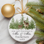 Unsere ersten Weihnachten als Herr und Frau Custom Ornament<br><div class="desc">Feiern Sie mit unserem "Unser erstes Weihnachten als Herr und Frau" einen bedeutsamen Anlass. Gewohnter rustikaler Ornament. Dieser personalisierte Weihnachtsschmuck ist das ideale Geschenk für ein frisch verheiratetes Paar, das es ihnen ermöglicht, gemeinsam als Ehemann und Ehefrau ihr erstes Weihnachtsfest zu pflegen. Dieses Ornament, das mit einem charmanten Hirsch- und...</div>
