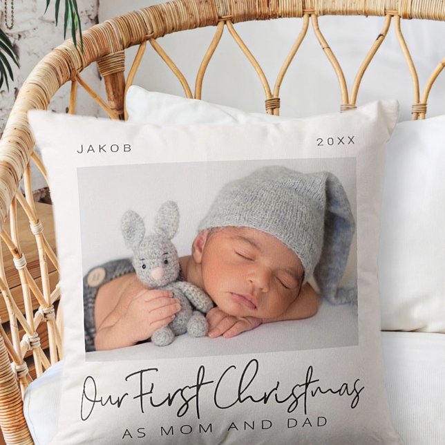 Unsere ersten Weihnachten als Mama & Vater Moderne Kissen (Von Creator hochgeladen)