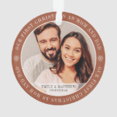 Unsere ersten Weihnachten als Mama & Vater Moderne Ornament (Rückseite)