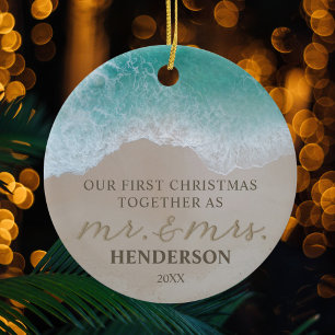 Unsere ersten Weihnachten als Mr. & Mrs. Beach Keramik Ornament