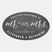 Unsere ersten Weihnachten als Mr. & Mrs. Chalkboar Ovaler Aufkleber (Vorderseite)