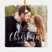 "Unsere ersten Weihnachten" Modernes Personalisier Keramikornament (Vorderseite)