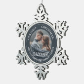 Unsere ersten Weihnachten Mr. und Mrs. frisch verm Schneeflocken Zinn-Ornament (Rechts)