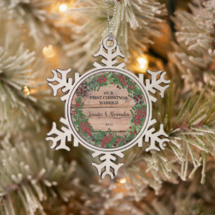 Unsere ersten Weihnachten verheiratete rustikale H Schneeflocken Zinn-Ornament