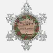 Unsere ersten Weihnachten verheiratete rustikale H Schneeflocken Zinn-Ornament (Vorderseite)
