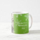 Unsere ersten Weihnachts-Grüne Schneeflocken Minim Kaffeetasse (VorderseiteRechts)