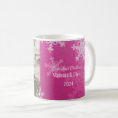 Unsere ersten Weihnachts-Rosa-Schneeflocken Minima Kaffeetasse (VorderseiteRechts)