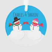 Unsere ersten Weihnachtsschneemänner 2021 Masken Ornament (Rückseite)