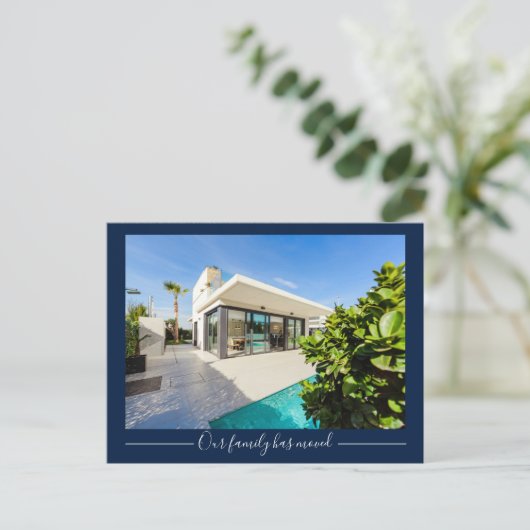 Unsere Familie hat das Foto Navy Blue des Custom H Postkarte (Stehend Vorderseite)