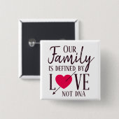 Unsere Familie wird durch Liebe nicht DNA-Adoption Button (Vorne & Hinten)