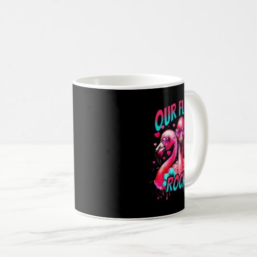 Unsere Flock Rocks Flamingo Matching Familienurlau Kaffeetasse (VorderseiteRechts)