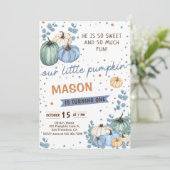 Unsere kleine blaue Pumpkin Fall Birthday Party Einladung (Stehend Vorderseite)